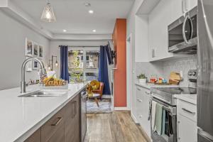 Mountain Modern 2BR Townhome with Stunning View