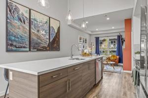 Mountain Modern 2BR Townhome with Stunning View