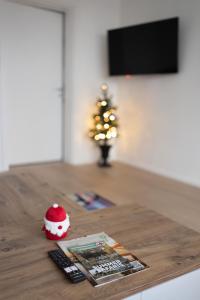 The Head Elf Home - by SharpCat