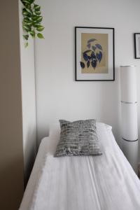 The Head Elf Home - by SharpCat