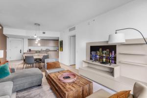 Ocean Luxe Pad for 6 Guests with Poolside Access