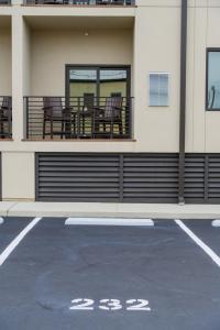 Coastal Luxury Studio One Block to Big Rock