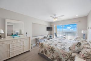 Beach Front Corner Unit - #309 Madeira Norte