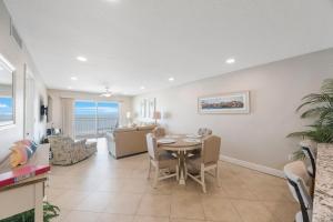 Beach Front Corner Unit - #309 Madeira Norte