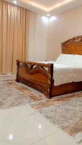 شقه كامله بفيلا فاخره بجوار ممشى اهل زايد 3غرف وشرفه