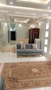 شقه كامله بفيلا فاخره بجوار ممشى اهل زايد 3غرف وشرفه