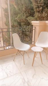 شقه كامله بفيلا فاخره بجوار ممشى اهل زايد 3غرف وشرفه