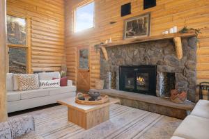 Private Hilltop Panoramic Mountain View - Family