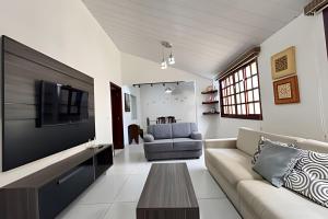 Piscina e 4 quartos há 3 min da praça principal