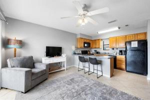 Lagoon Sun 6 by Youngs Suncoast