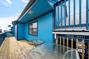 Lagoon Sun 6 by Youngs Suncoast