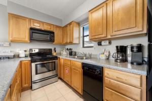 Lagoon Sun 6 by Youngs Suncoast