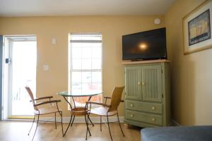 Renovated Retreat King Bed & Beachside Comfort