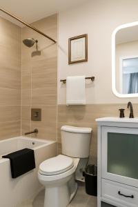 Modern 2BR&2BAQueen BedWork DeskWiFiWD