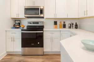 Modern 2BR&2BAQueen BedWork DeskWiFiWD