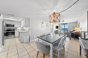 Phoenix II 2023 by Youngs Suncoast