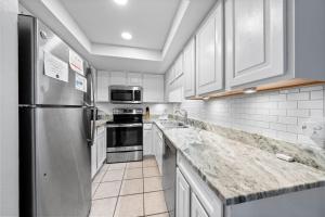 Phoenix II 2023 by Youngs Suncoast