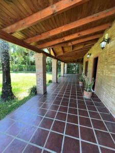 Hermoso Chalet con pileta frente al rio