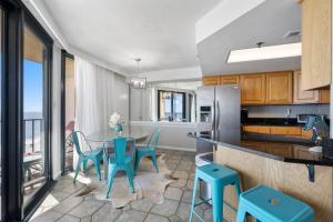 Phoenix III 3083 by Youngs Suncoast