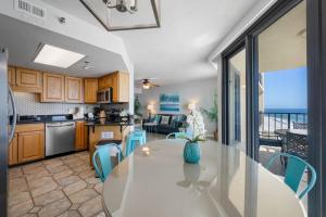 Phoenix III 3083 by Youngs Suncoast