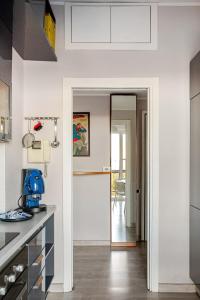 Bright Apartment with Canal Balcony