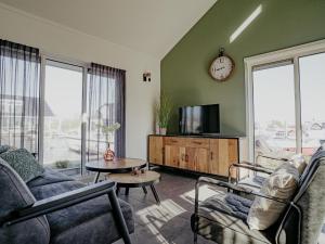 House by Uitgeestermeer with Garden