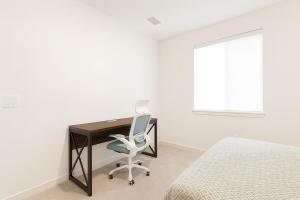 Modern Private Room with Private Bath