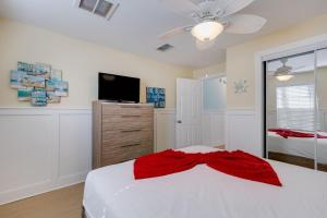 Gorgeous Apartment on Mango St Steps to Beach