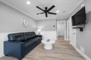 Paradise Isle 9 by Youngs Suncoast