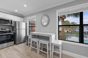 Paradise Isle 9 by Youngs Suncoast