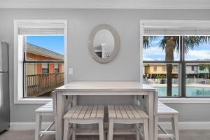 Paradise Isle 9 by Youngs Suncoast