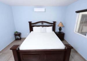 Casa Margarita Pool, Billiards Just Steps from the Beach