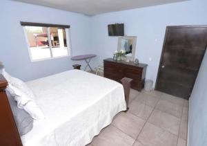 Casa Margarita Pool, Billiards Just Steps from the Beach