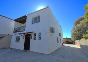 Casa Margarita Pool, Billiards Just Steps from the Beach