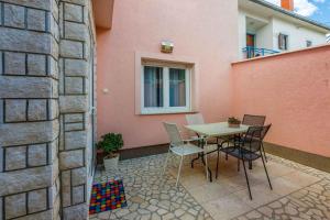 Apartment in Crikvenica 14108