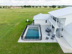 Family Retreat, Pool, Games & Farm Views, 10 Acres