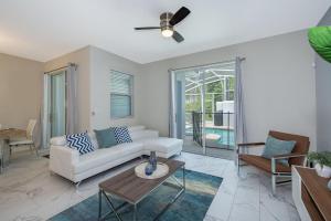 670RG TOWNHOUSE 4 BEDROOMS & 3 BATHROOMS + POOL