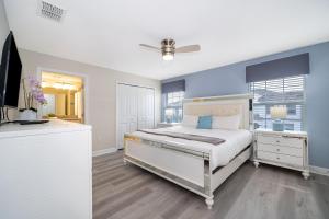 4833NF TOWNHOUSE 4 BEDROOMS & 3 BATHROOMS + POOL