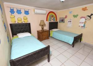 ROCKY POINT DELPHINE HOME, COZY,POOL AFFORDABLE.