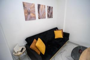 The Little Yard Downstairs Apt - Goudi by ΜΡS