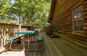 Table Rock Lake Cabin - The Oaks #5 with Lake Access & Hot Tub
