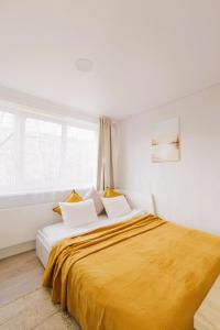 Vilnius cozy apartment By the river With balcony 20min Old Town Free parking Self check in