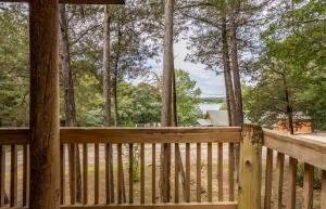 Table Rock Lake Cabin - The Cedars #1 with Lake Access Hot Tub Outdoor Pool