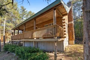 Table Rock Lake Cabin - The Cedars #1 with Lake Access Hot Tub Outdoor Pool