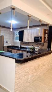 شقة ارضي بجاردن حدائق الاهرام عائلات فقط