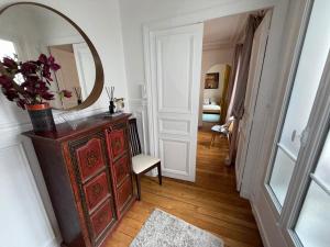 Yzy-Loc Paris Champs Élysées Porte Maillot