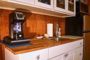 8 Mi to Broadway WFH-Friendly Nashville Duplex!