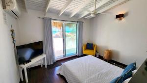 BEACH FRONT 3 Bedroom Villa with Pool Sleeps 7