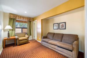 One-Bedroom Apartment- Atrium Building Roundhouse Residences