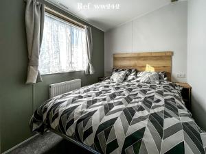 Parkdean Resort Camber Sands sleeps 8 Pet Friendly - ref-ww242